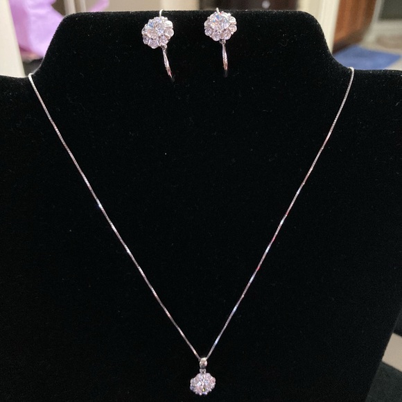 TOCARA. LAURIE. Necklace & Earring Set. Star DiAmi & Sterling Silver 18” - Picture 2 of 3